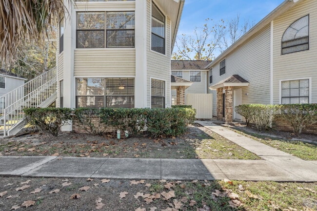 Building Photo - Spacious 3-Bedroom, 2-Bath Oasis in the Heart of Kissimmee!