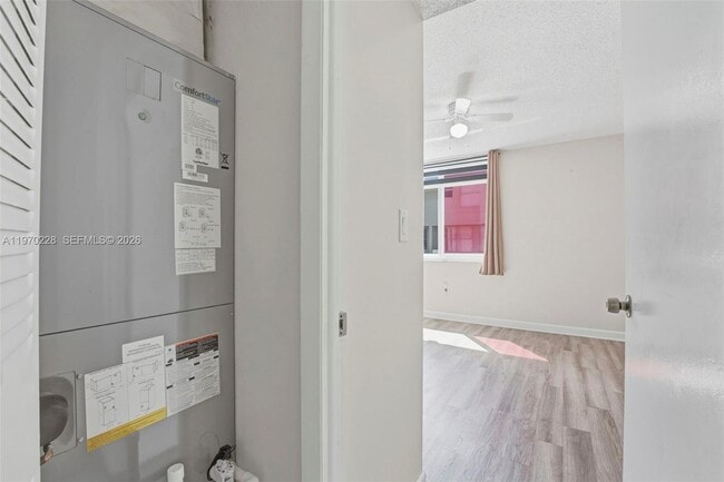 Building Photo - 1096 W 42nd Pl