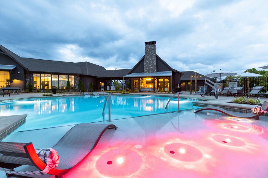 Primary Photo - The Holston