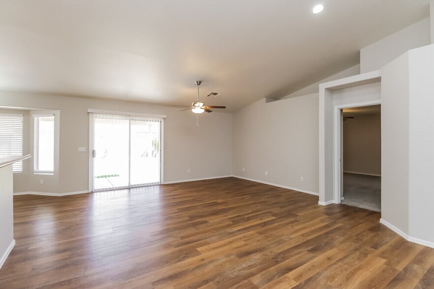 Building Photo - 4966 E Magnus Dr