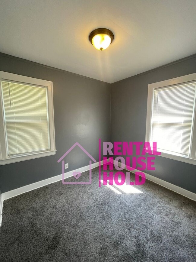 Building Photo - 3 Bedroom 1 Bath Single Family Home Locate...