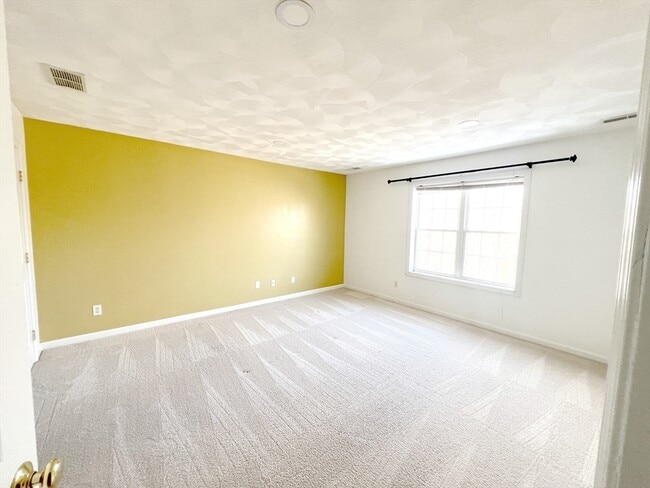 Building Photo - 18 Dale St