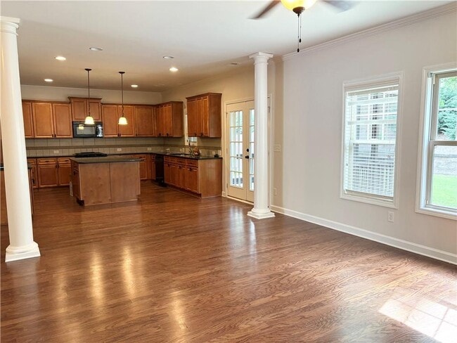 Building Photo - 204 Providence Ln