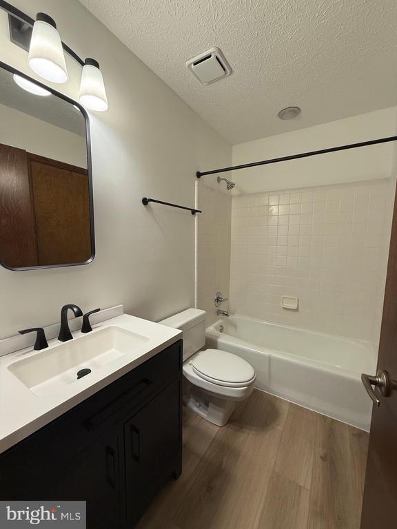 Building Photo - 44790 Locust Ridge Ct