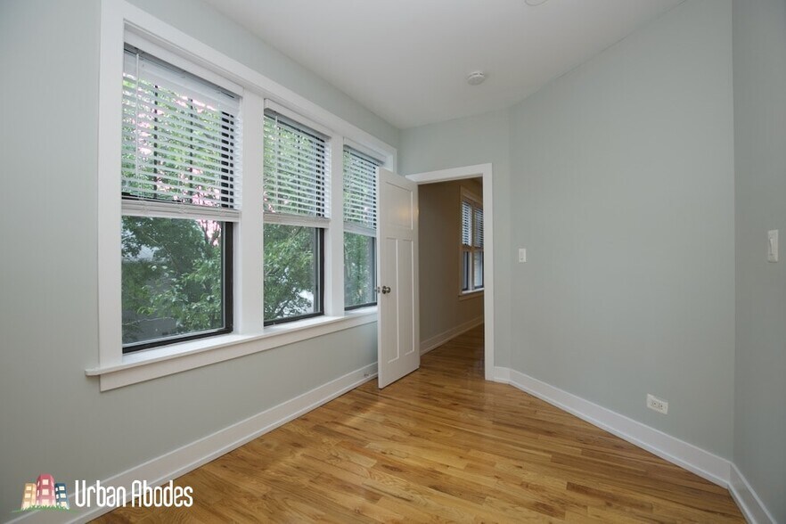 Building Photo - 3908 N Janssen Ave