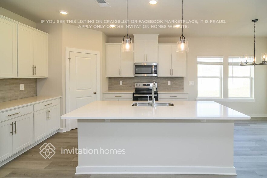 Building Photo - 1126 Bluffton Cir