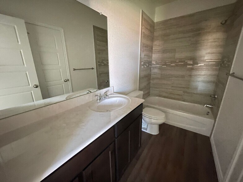 Building Photo - 1107 Carlsberg Dr