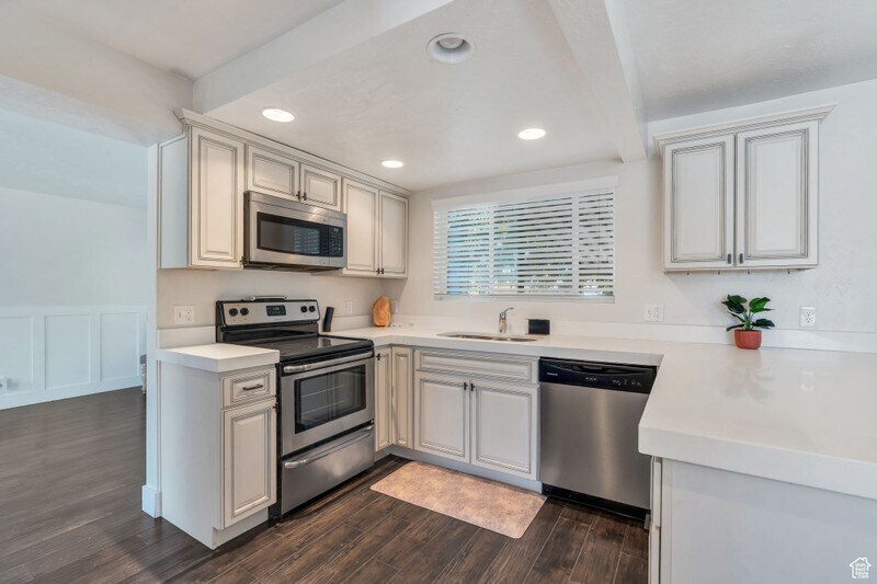 Building Photo - 2063 E Kane Cir