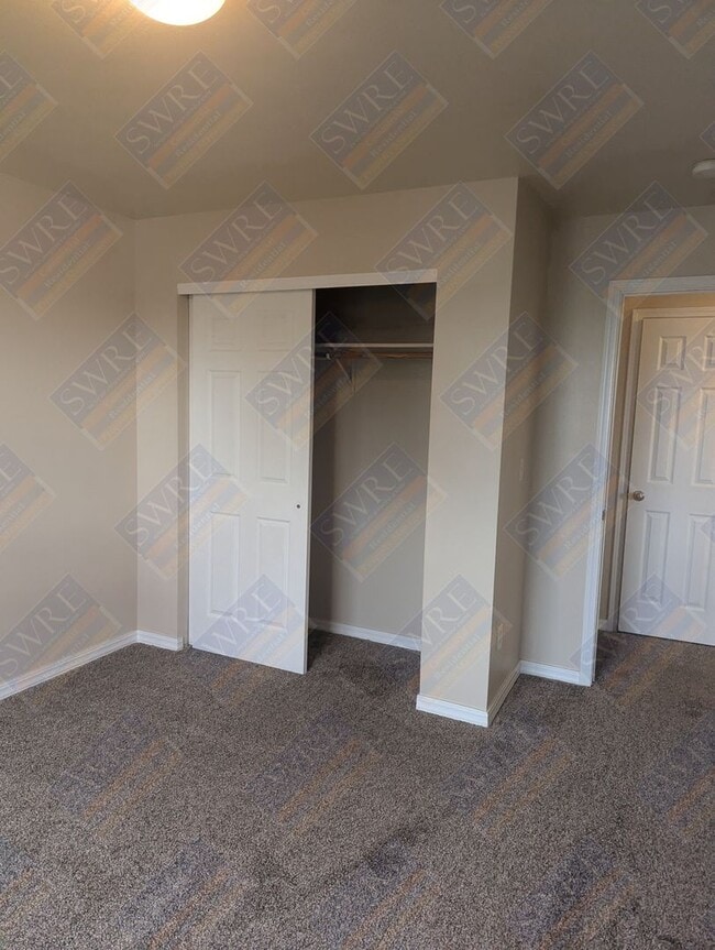 Building Photo - 2229 Westridge Dr