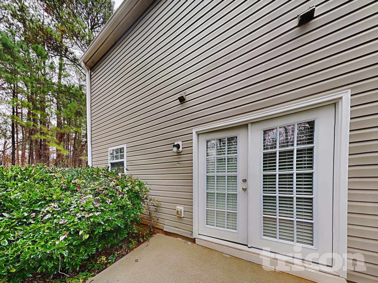 Building Photo - 1030 Riverclift Dr