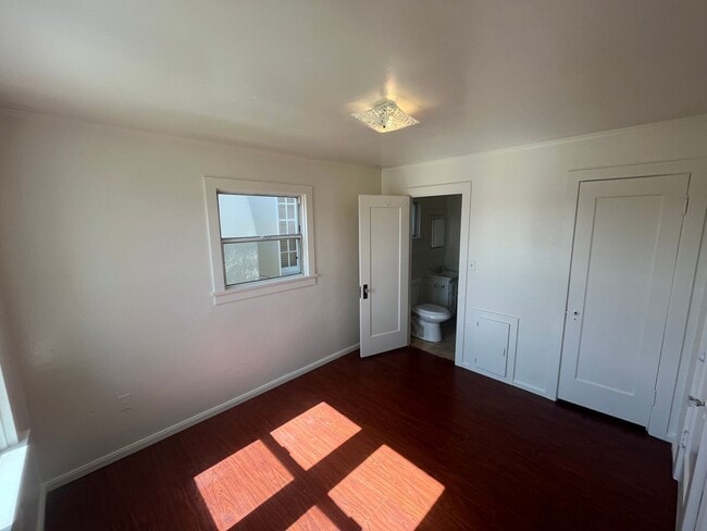 Building Photo - 425 Guadalupe St
