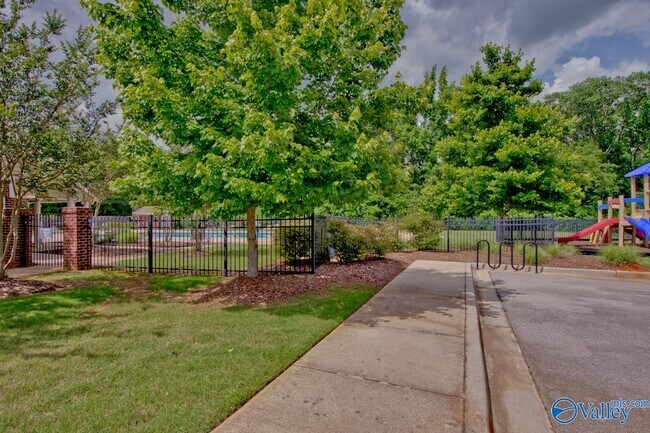 Building Photo - 112 SW Autumn Cove Dr