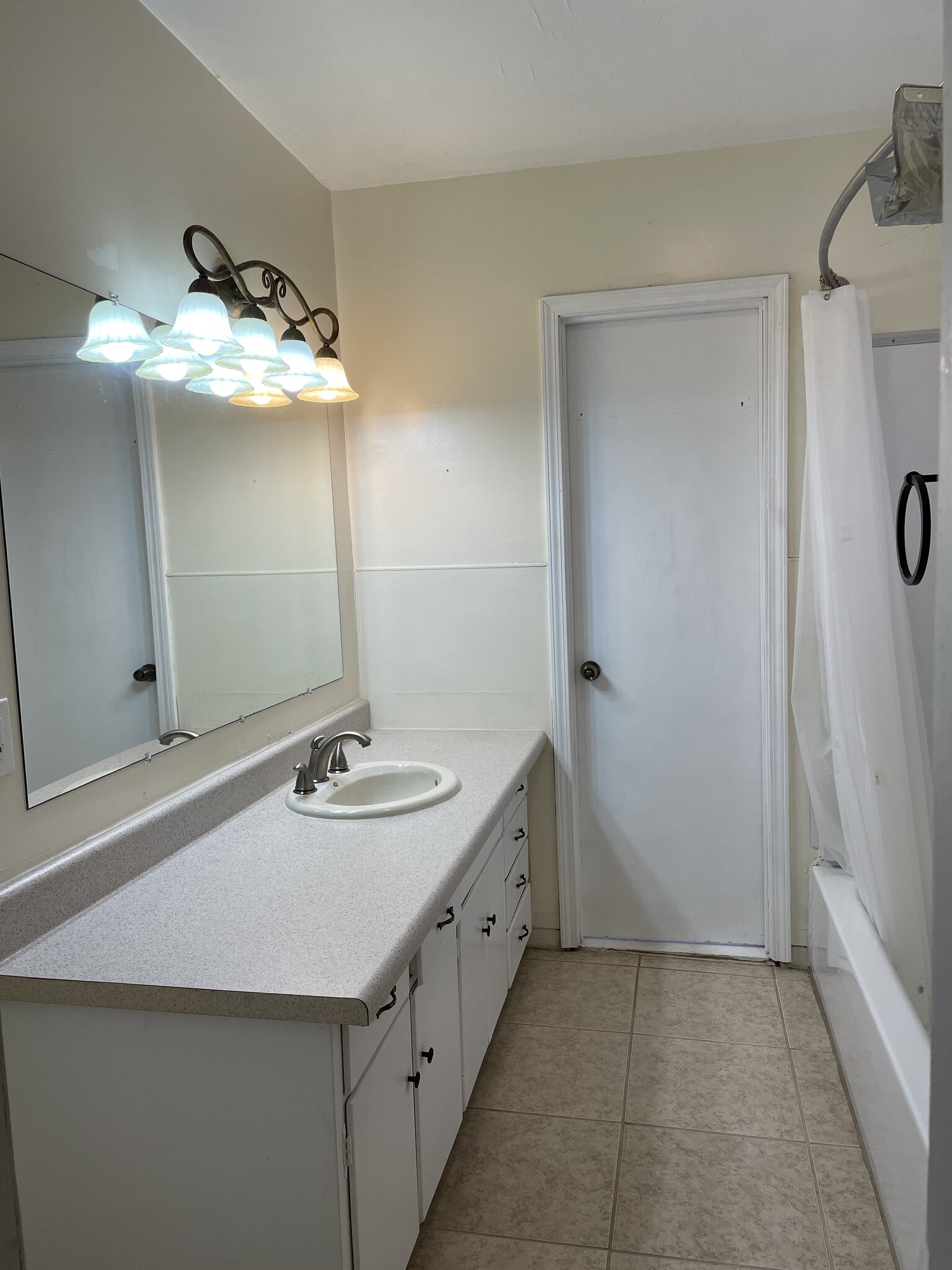 guest bath adjoining bedroom - 6 Odess Ln