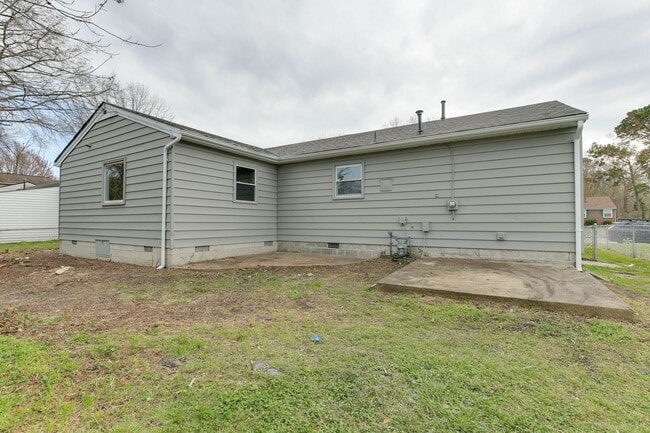 Building Photo - 213 Clemwood Pkwy