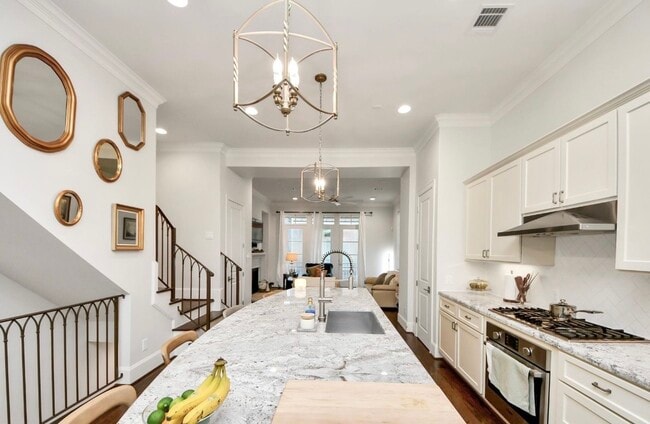 Building Photo - 15623 Broad St