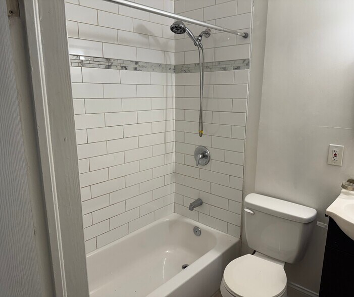 Building Photo - 5644 Midwood Ave