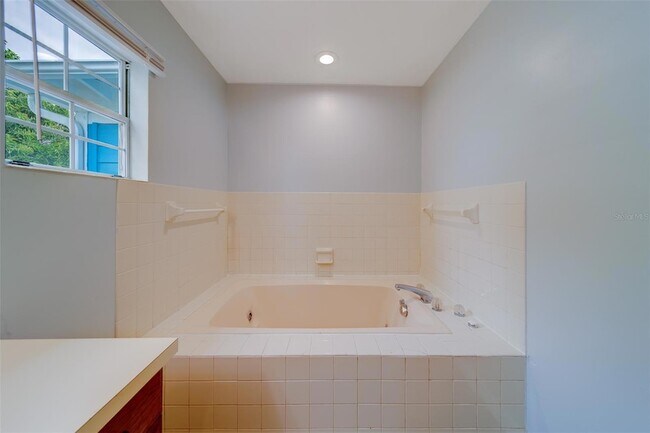 Building Photo - 810 2nd Ave NW