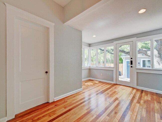 Building Photo - UT PRE-LEASE: Luxury 4 bedroom home in Wes...