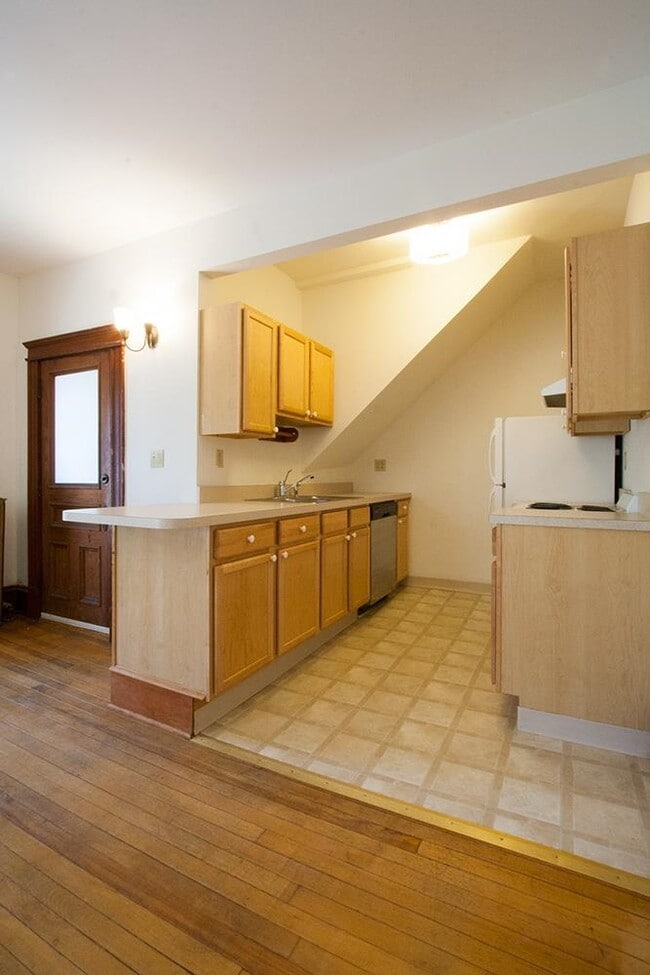 Building Photo - 7 Fletcher Pl