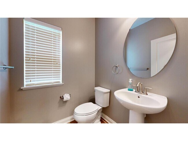 Building Photo - 5585 Orchard Cove