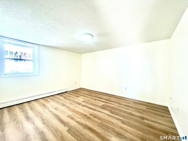 Building Photo - 112 Woodbine St