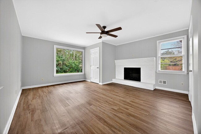 Building Photo - AVAILABLE NOW! ALL-BRICK RANCH IN WEST COLUMBIA!