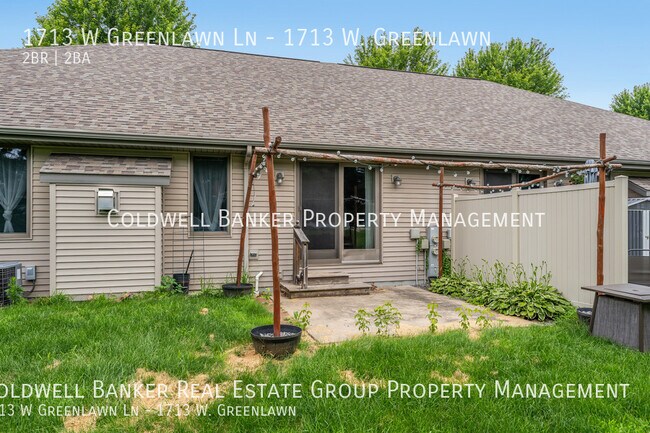 Building Photo - 1713 W Greenlawn Ln