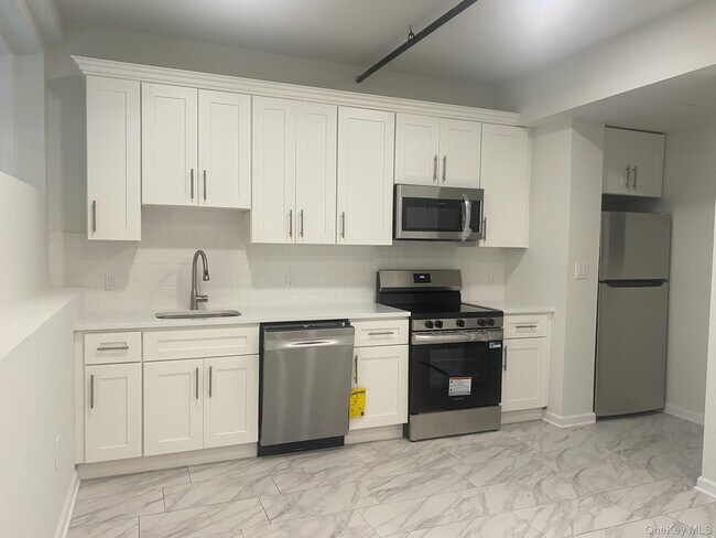 Building Photo - 94 4th Ave