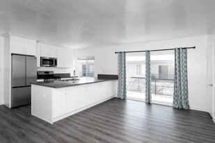 Interior Photo - 4021 Stevely Ave