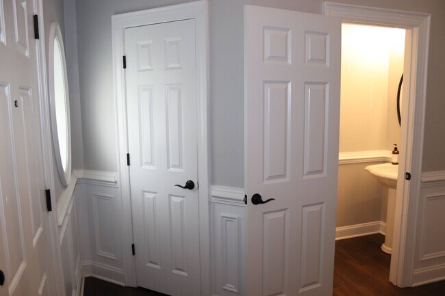 Building Photo - 16844 Panorama Dr