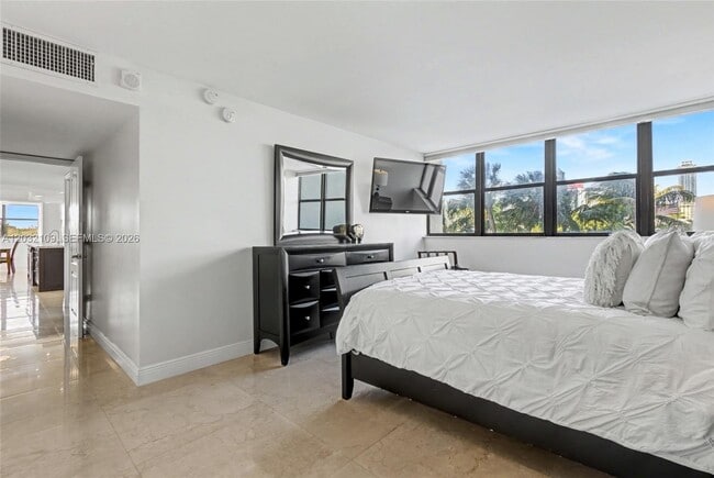 Building Photo - 2017 S Ocean Dr