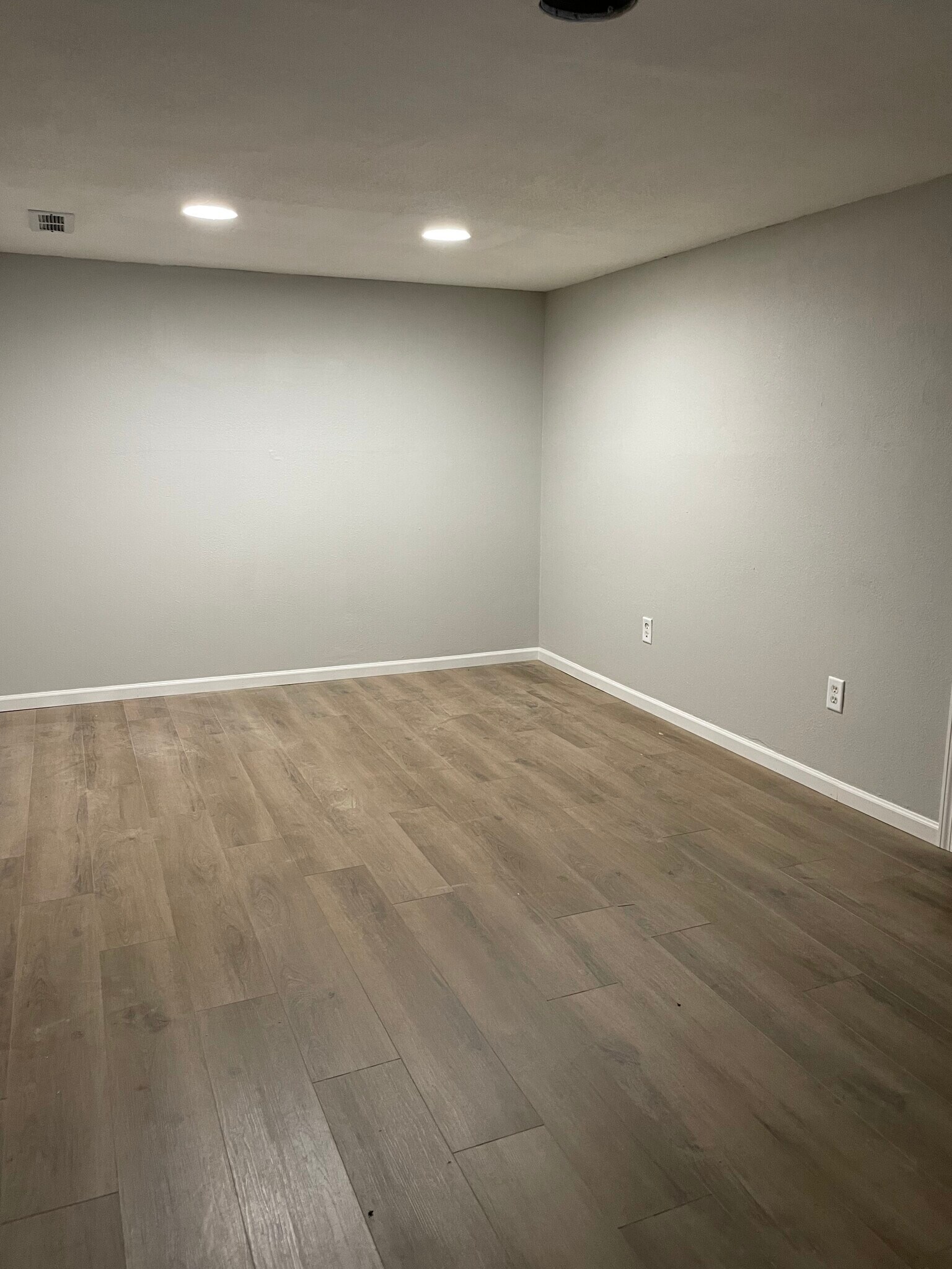 Building Photo - 2813 Hull Ave