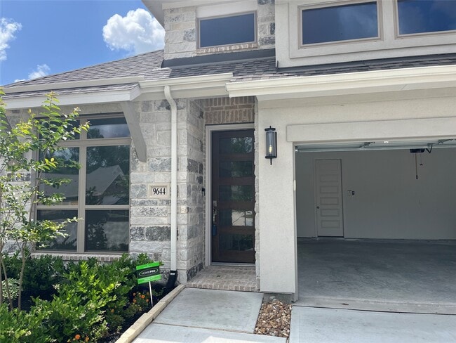 Building Photo - 9644 Mount Brewer Ln