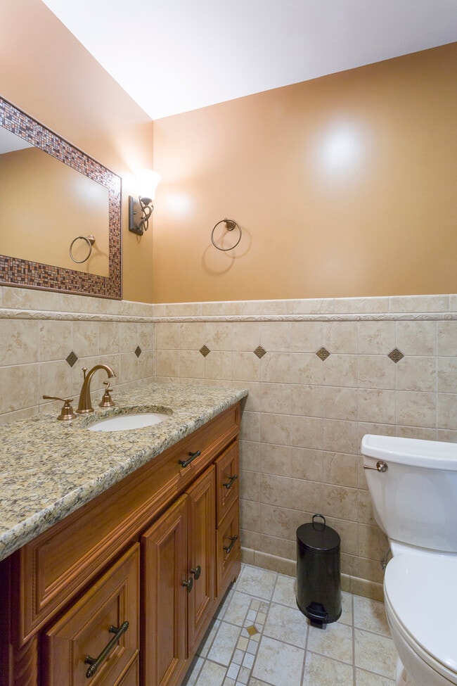 Building Photo - 1301 N Northwest Hwy