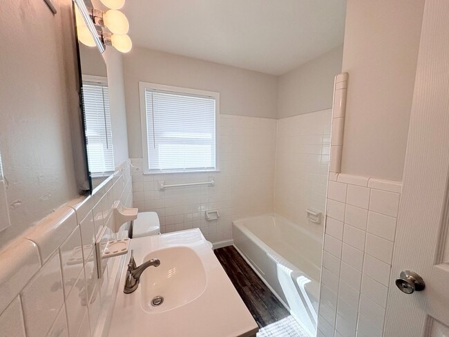 Building Photo - 213 Morris St