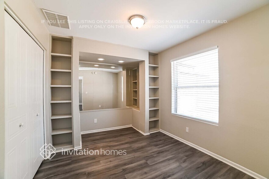 Building Photo - 6944 W Comet Ave