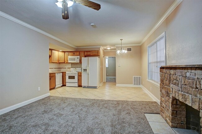 Building Photo - 315 W Saulnier St