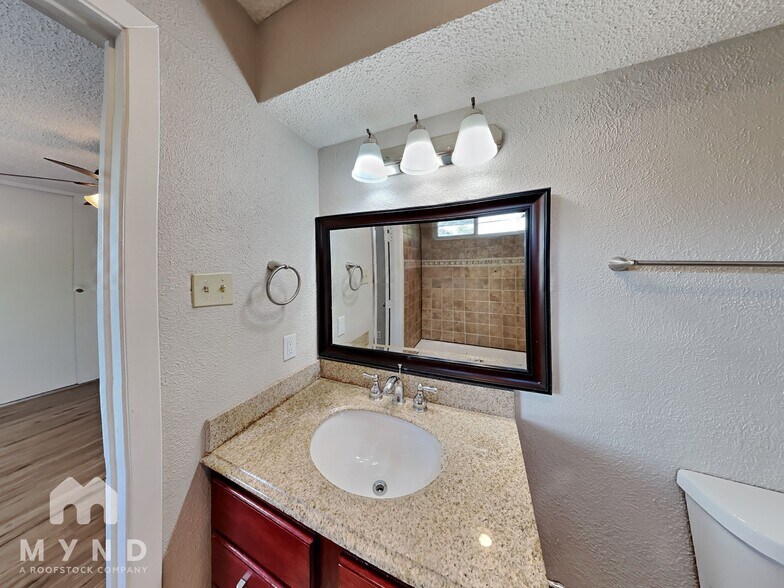 Building Photo - 605 Pyramid Dr