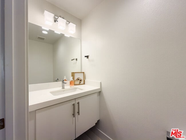 Building Photo - 2111 N Cahuenga Blvd