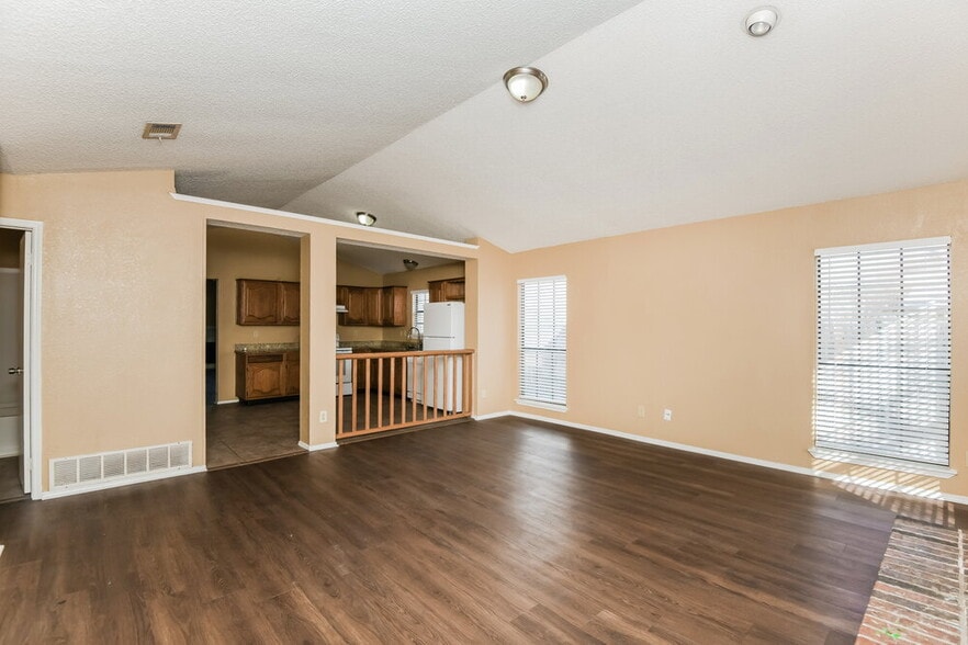 Building Photo - 2521 Galemeadow Dr