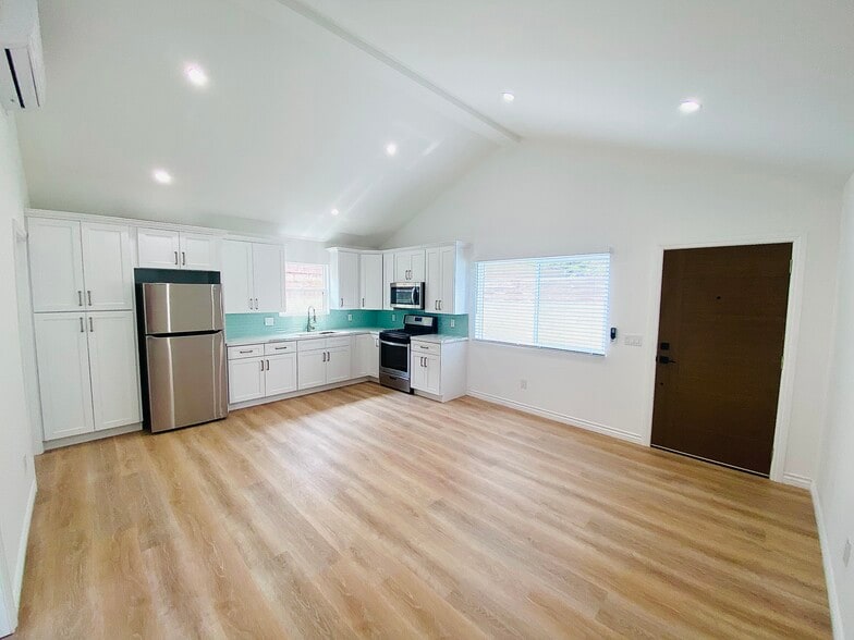 Building Photo - 12122 Havelock Ave