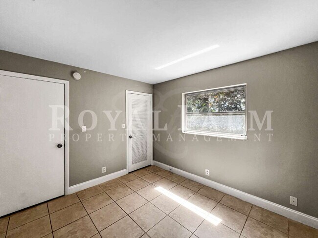 Building Photo - 7300 Barragan Rd