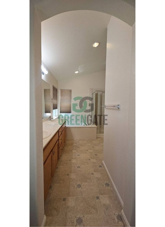 Building Photo - Beautiful 4 Bedroom, 3 Bathroom Home in Tr...