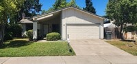 Building Photo - Newer Centrally Located Beauty!
