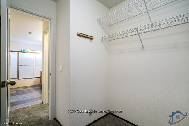 Building Photo - 5250 Countryside Ln