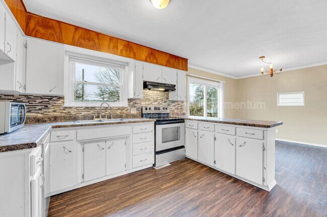 Building Photo - 603 E Greenwood St