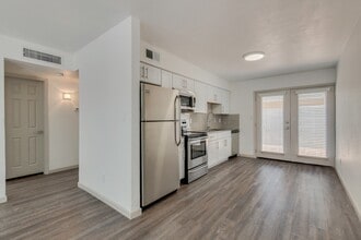 Building Photo - $0 First Month Rent! Remodeled 2 Bed Casita w/ Private Patio, W/D & Pool