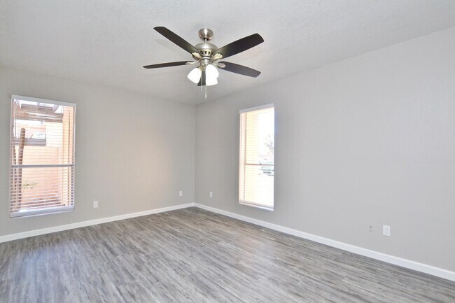 Building Photo - 645 N Arrowhead Dr