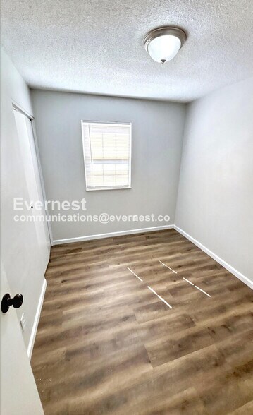 Building Photo - 2185 Cottontail Dr