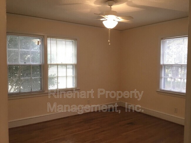 Building Photo - 3016 Hilton Rd